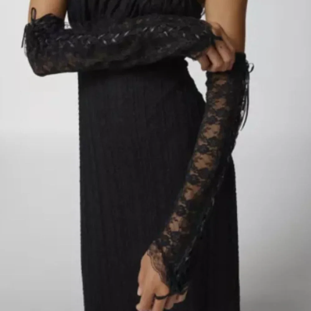 NWT Lace-Up Opera Black Gloves